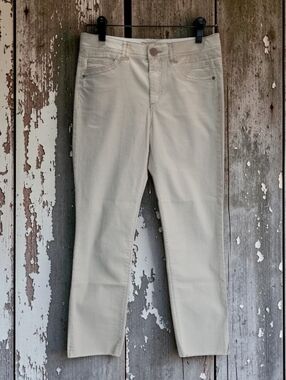 Democracy Size-10 Women's Cream Color Stright Leg Jeans Like New Condition